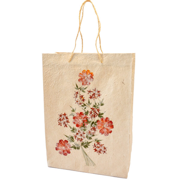 große Geschenktüte aus  Büttenpapier / Papier Antemoro mit Henkel aus Raffia – Bild 2