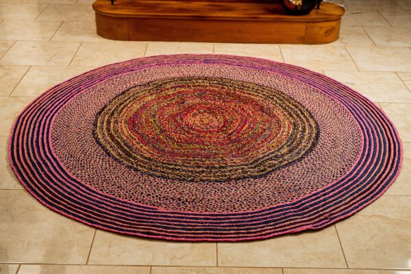 runder Teppich aus Raffia in Handarbeit geflochten, reine Naturfasern, Bast Teppich, 200 cm Durchmesser, Violett