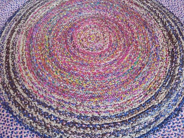 runder Teppich aus Raffia in Handarbeit geflochten, reine Naturfasern, Bast Teppich, 200 cm Durchmesser, Violett – Bild 2