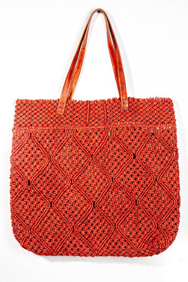 handgehäkelte Sisaltasche mit Markame-Elementen und Lederhenkel - Rot