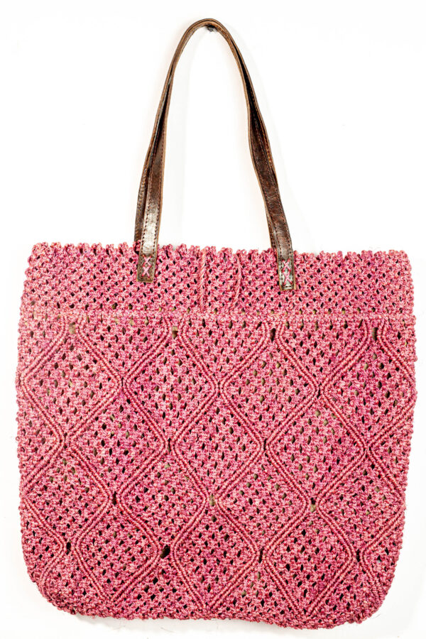handgehäkelte Sisaltasche mit Markame-Elementen und Lederhenkel - Violett – Bild 2
