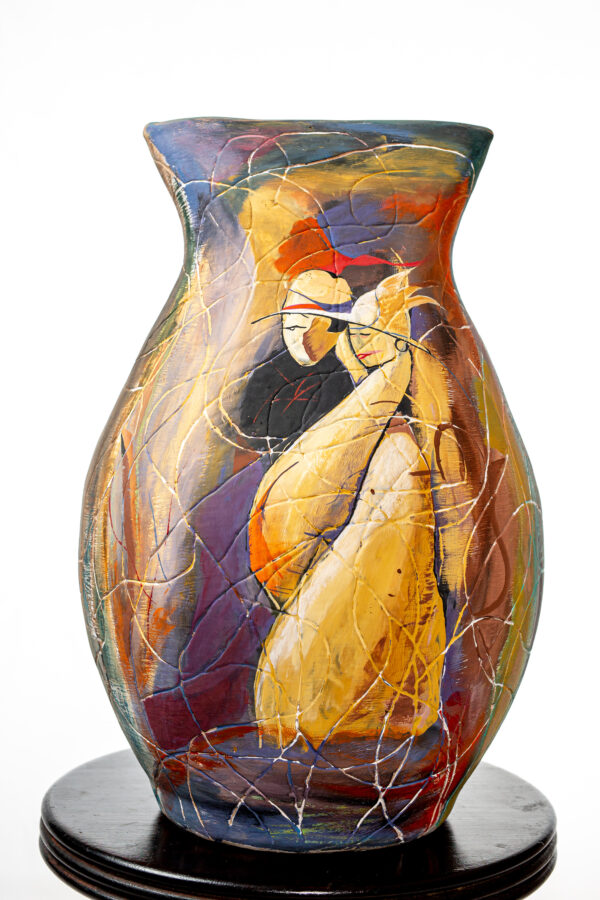 Handgefertigte und handbemalte Tonvase aus Madagaskar - bunt, mit abstraktem Liebespaar